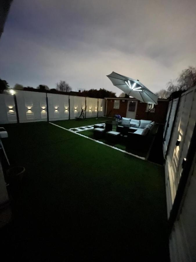North Avenue Guest House Ltd, Heathrow Airport-Free Parking Гейс Екстер'єр фото
