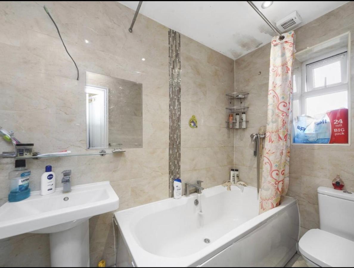 North Avenue Guest House Ltd, Heathrow Airport-Free Parking Гейс Екстер'єр фото