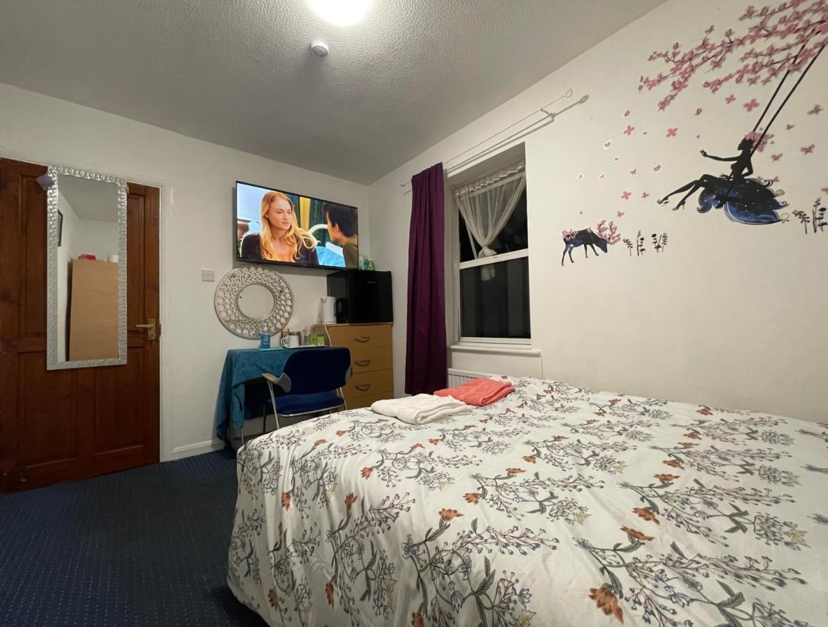 North Avenue Guest House Ltd, Heathrow Airport-Free Parking Гейс Екстер'єр фото