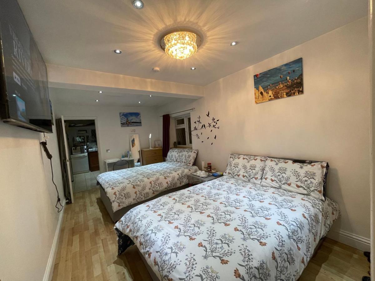 North Avenue Guest House Ltd, Heathrow Airport-Free Parking Гейс Екстер'єр фото