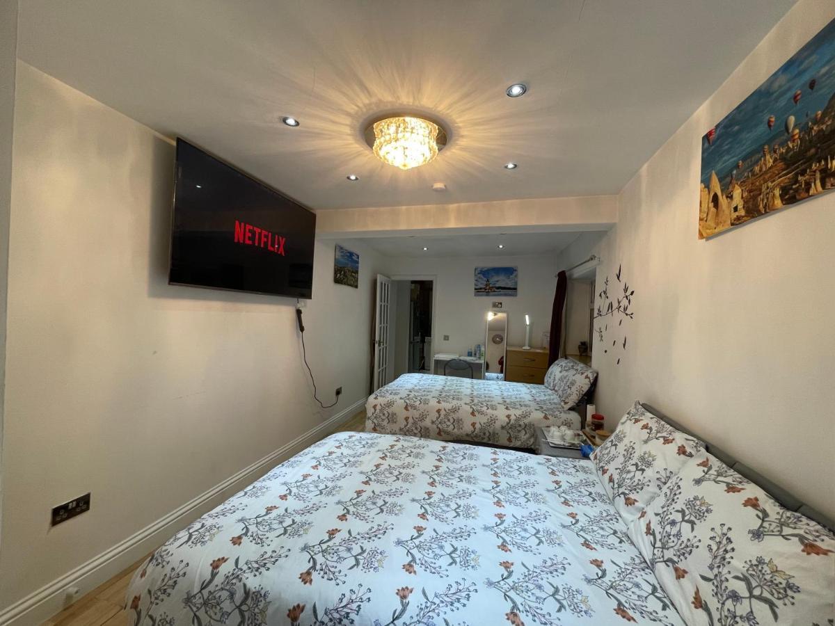 North Avenue Guest House Ltd, Heathrow Airport-Free Parking Гейс Екстер'єр фото