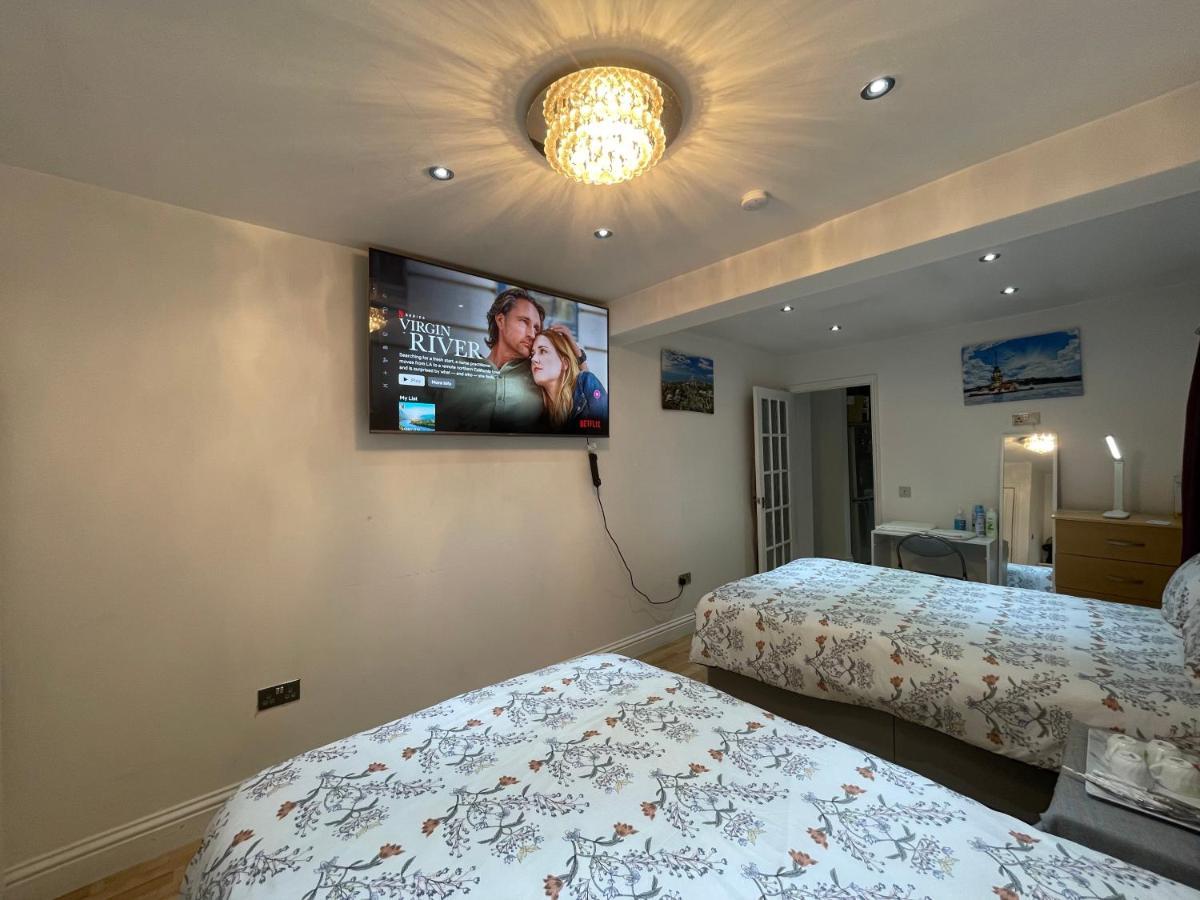North Avenue Guest House Ltd, Heathrow Airport-Free Parking Гейс Екстер'єр фото