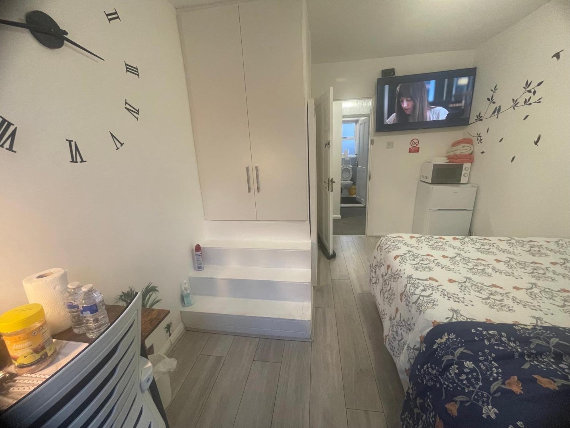 North Avenue Guest House Ltd, Heathrow Airport-Free Parking Гейс Екстер'єр фото