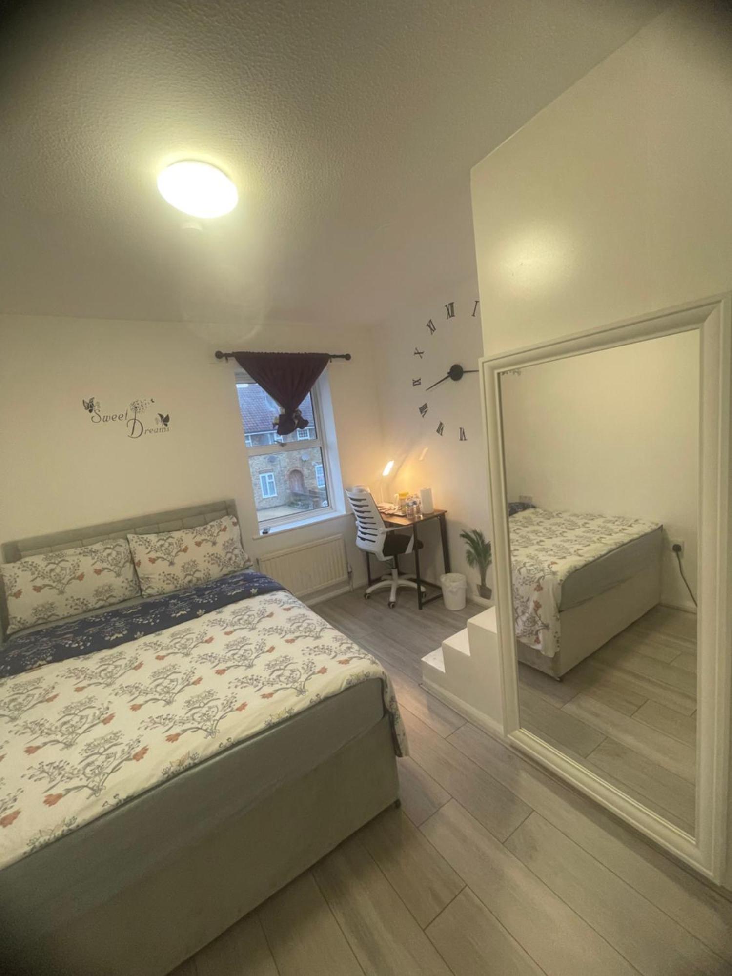 North Avenue Guest House Ltd, Heathrow Airport-Free Parking Гейс Екстер'єр фото