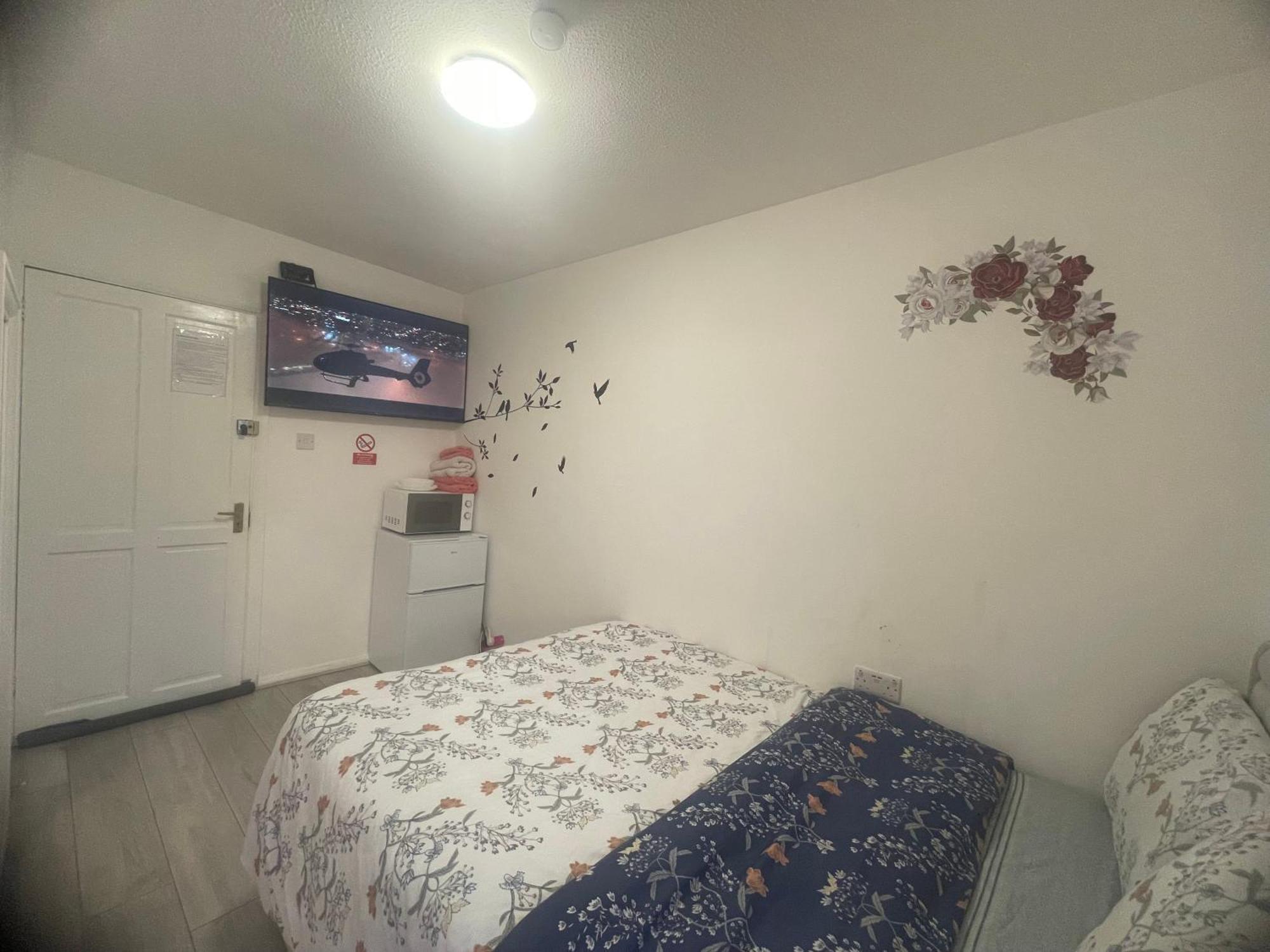North Avenue Guest House Ltd, Heathrow Airport-Free Parking Гейс Екстер'єр фото