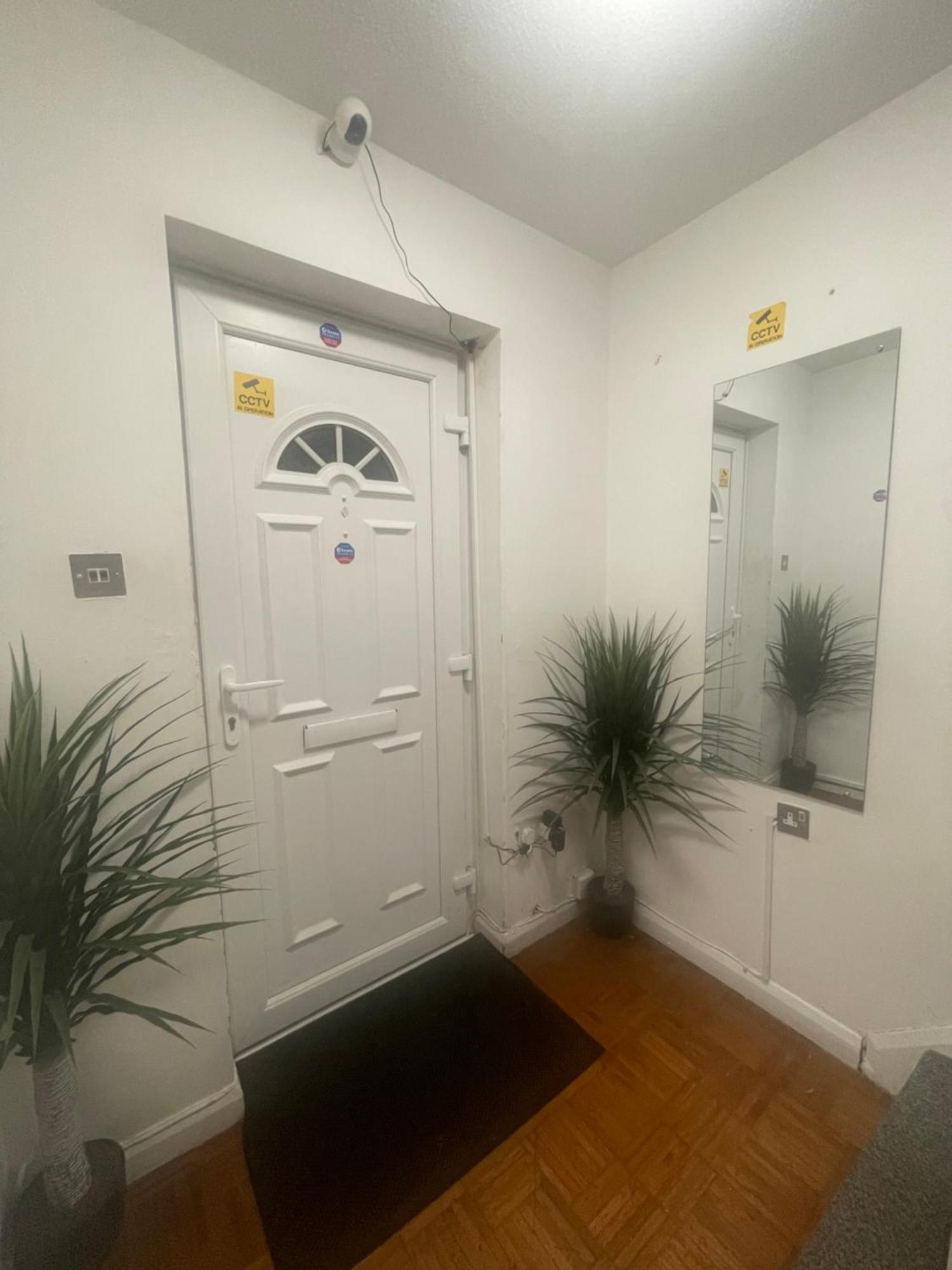 North Avenue Guest House Ltd, Heathrow Airport-Free Parking Гейс Екстер'єр фото