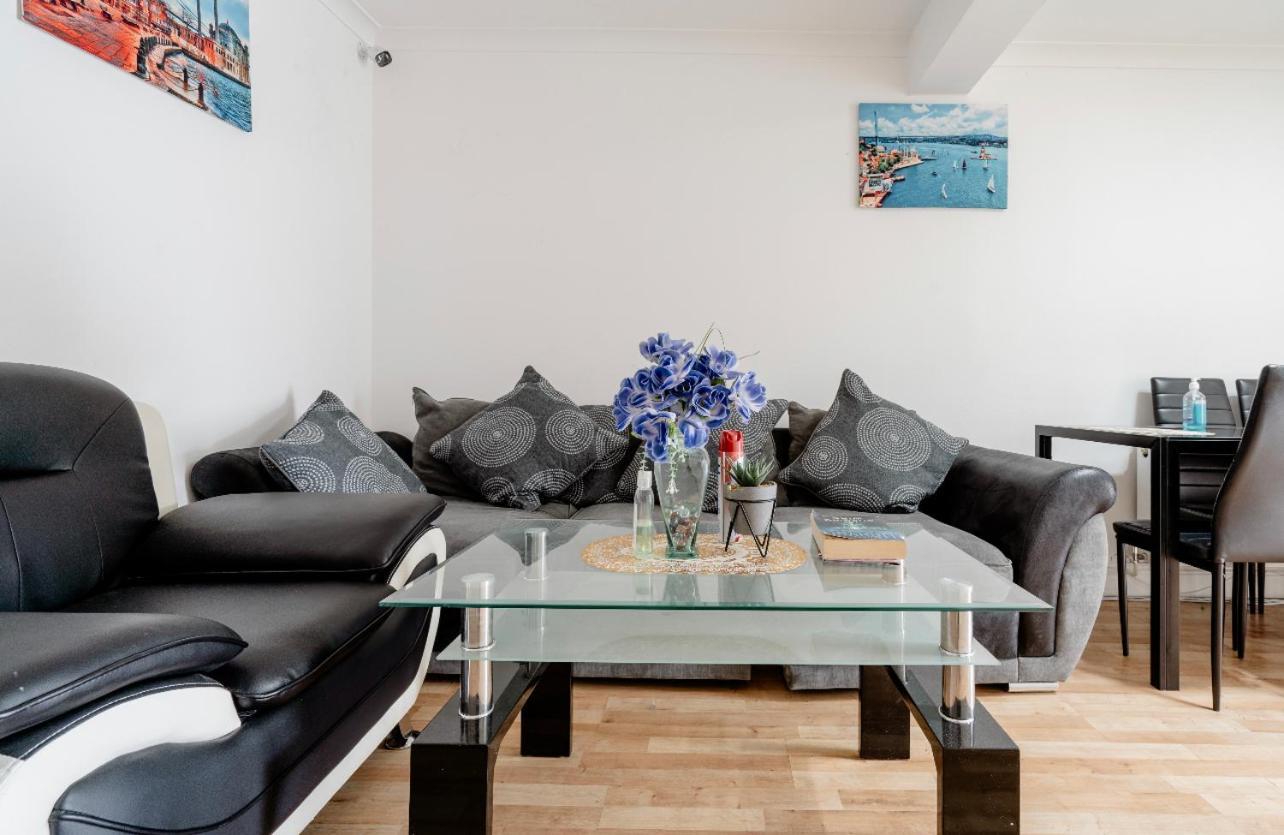 North Avenue Guest House Ltd, Heathrow Airport-Free Parking Гейс Екстер'єр фото