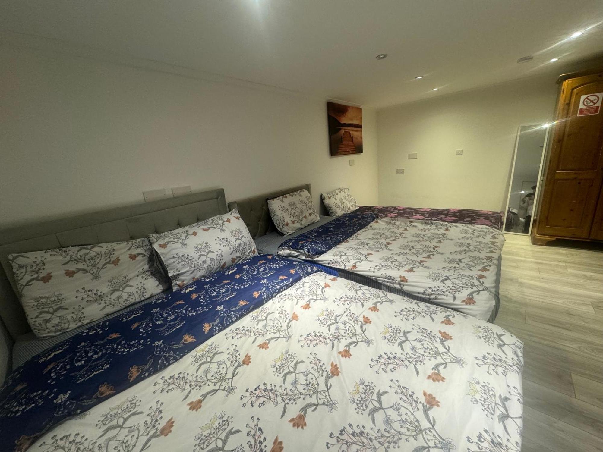 North Avenue Guest House Ltd, Heathrow Airport-Free Parking Гейс Екстер'єр фото