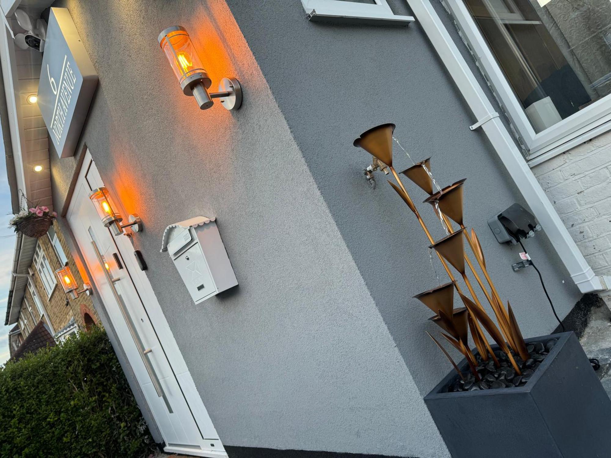 North Avenue Guest House Ltd, Heathrow Airport-Free Parking Гейс Екстер'єр фото